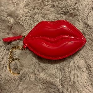 VS lips keychain wallet